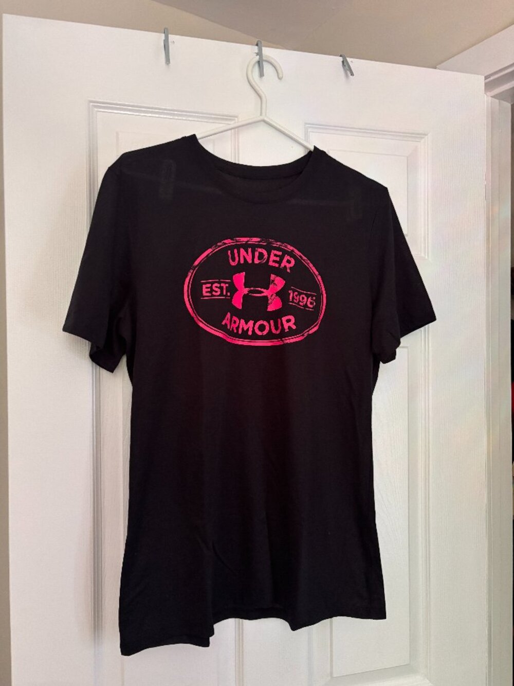 Under Armour Graphic Performance Tee | Black & Pink Athletic Shirt (Large)